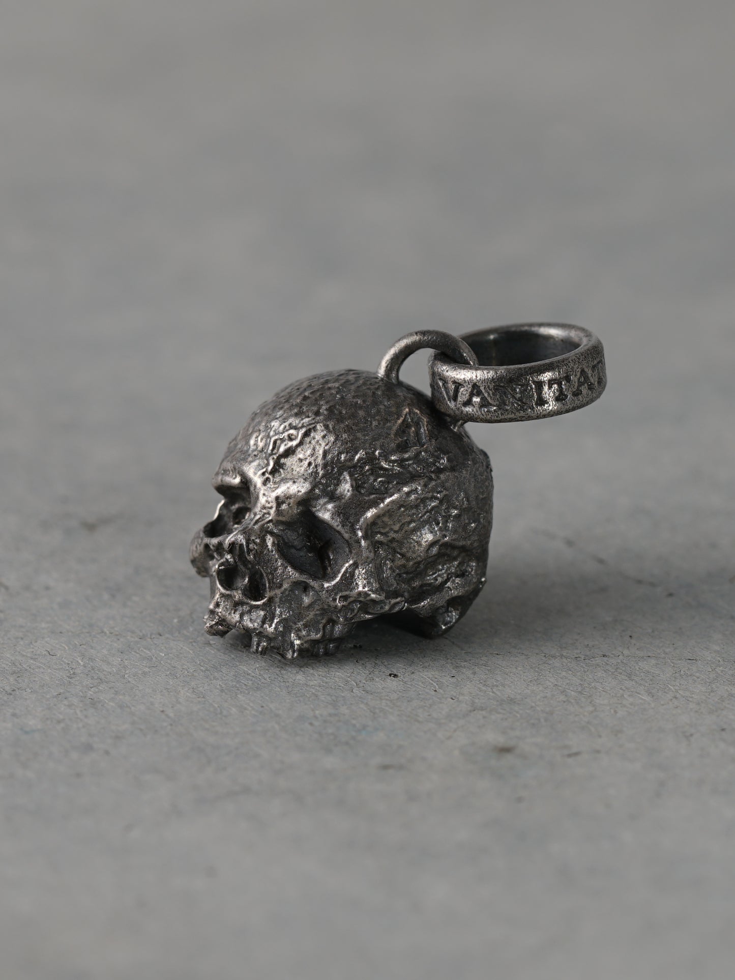 QN24A Vanitas Pendant Antique ver.