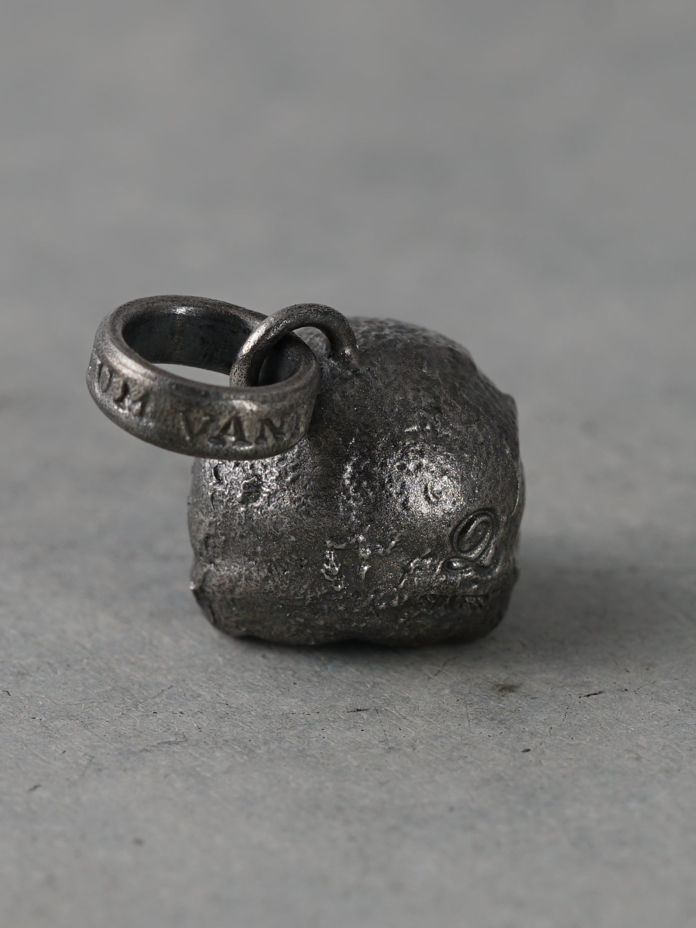 QN24A Vanitas Pendant Antique ver.