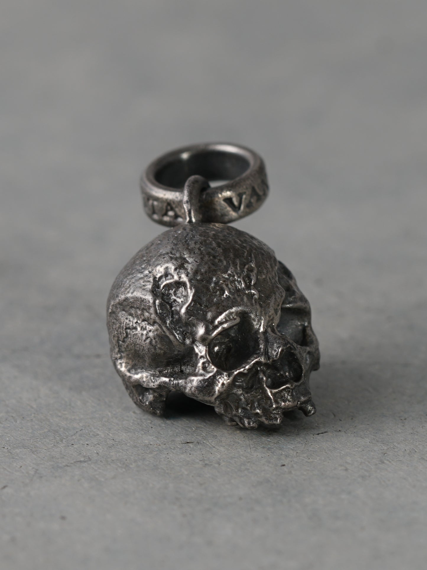 QN24A Vanitas Pendant Antique ver.