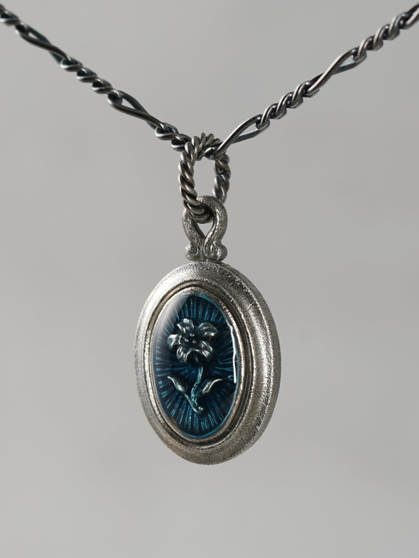 QN27A Lily Oval Pendant Antique ver.