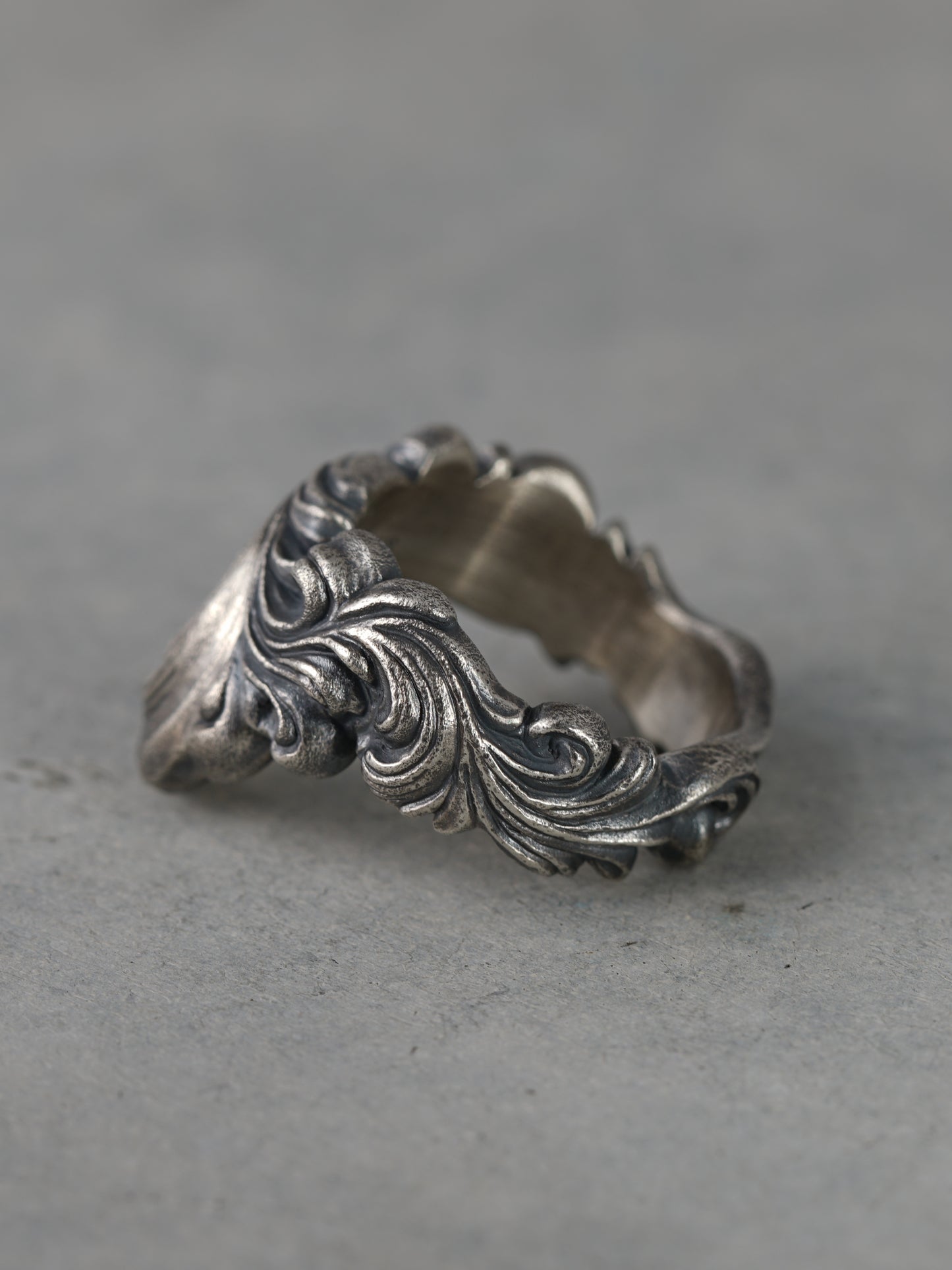 QR13A Blasen Ring Antique ver.