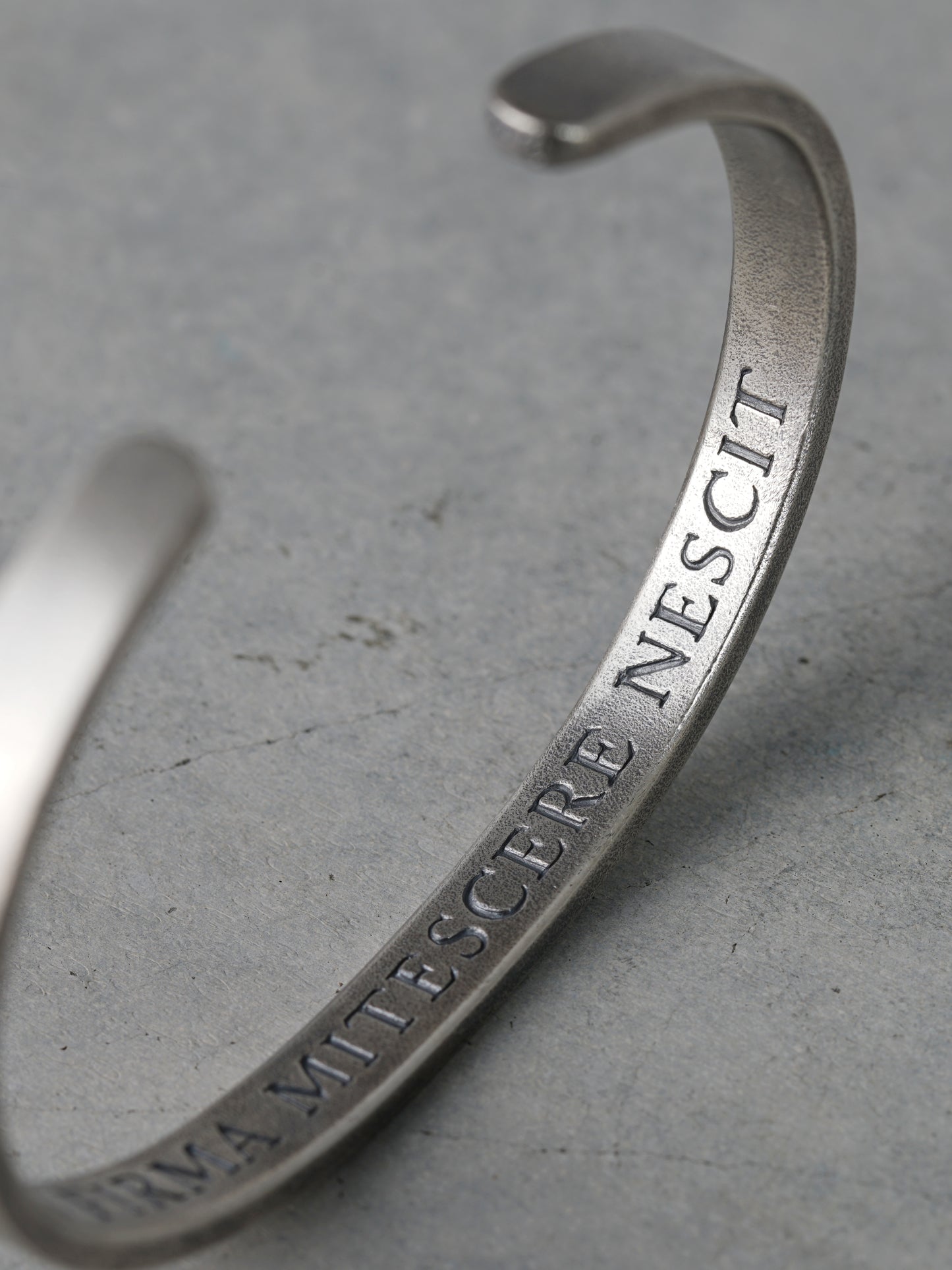 QB05A Flat Bangle Antique ver.