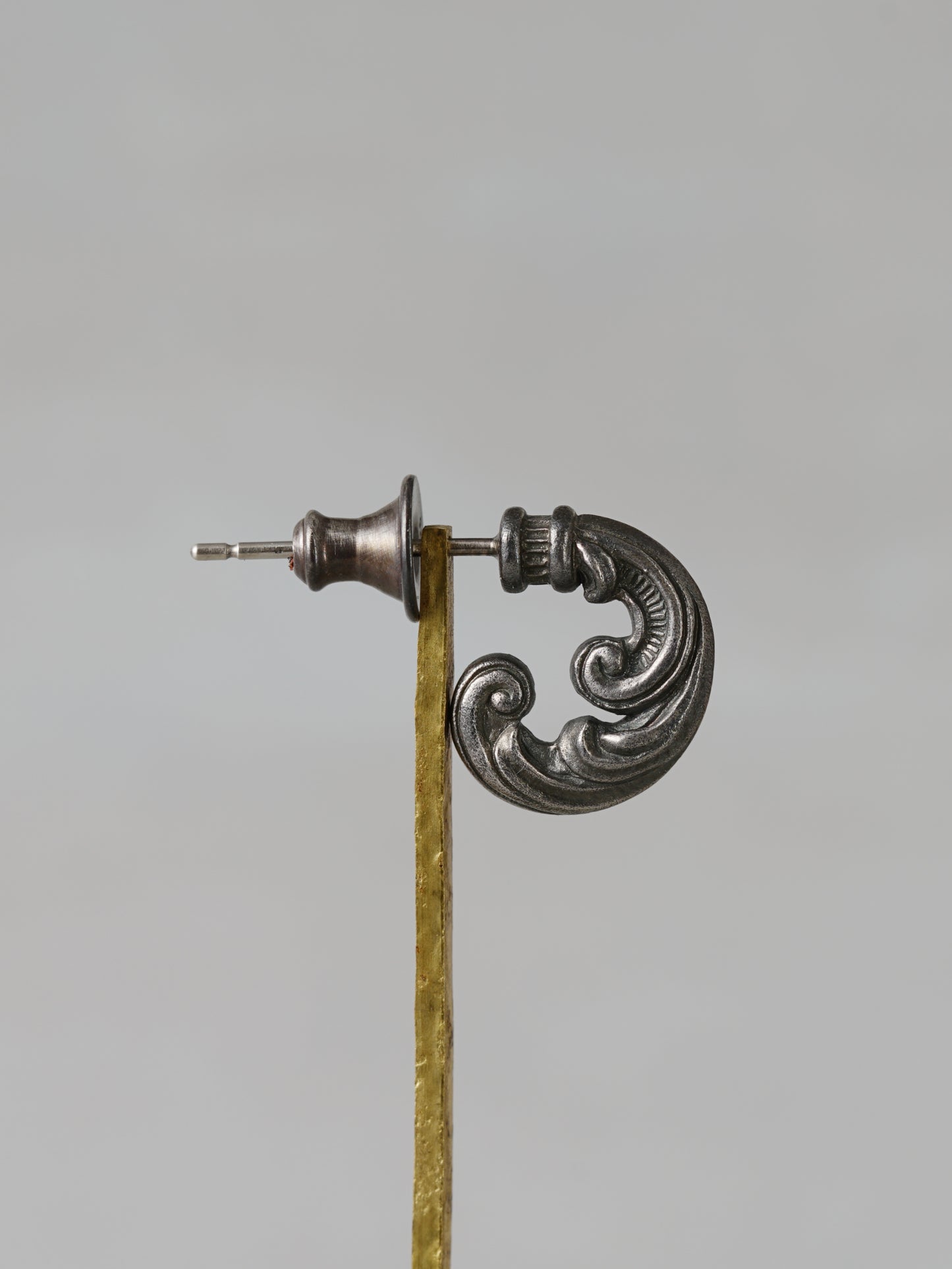 QP01A Scroll Pierce Antique ver.