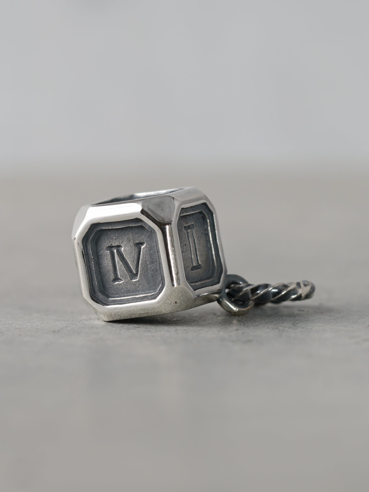 QN19P Roman Dice Pendant Polish ver.