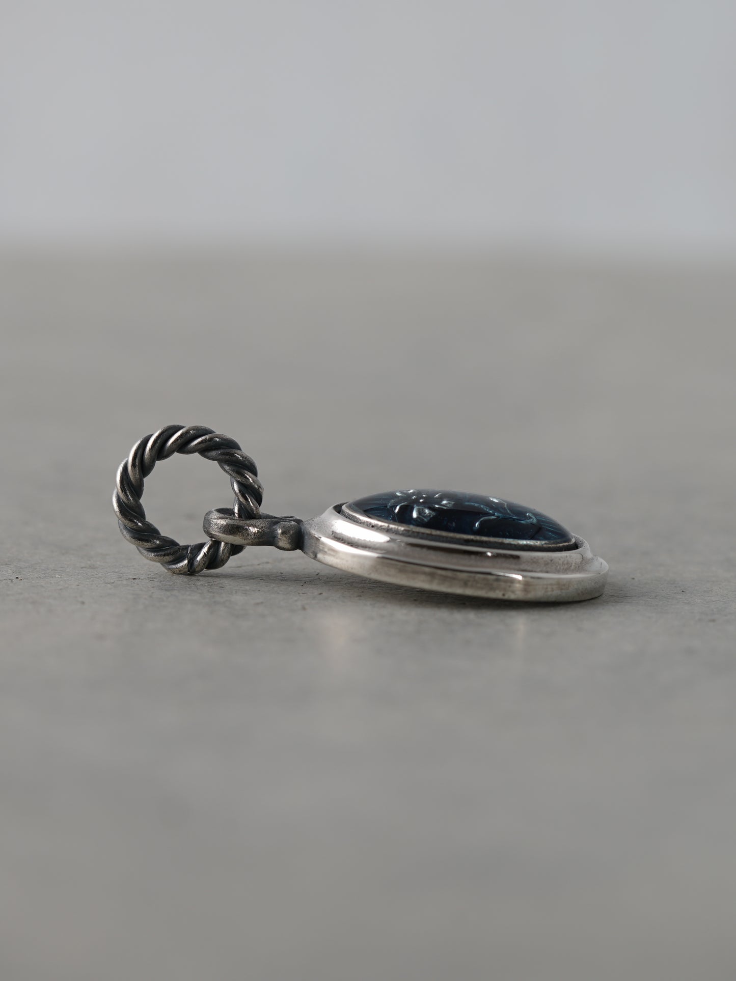 QN27P Lily Oval Pendant Polish ver.