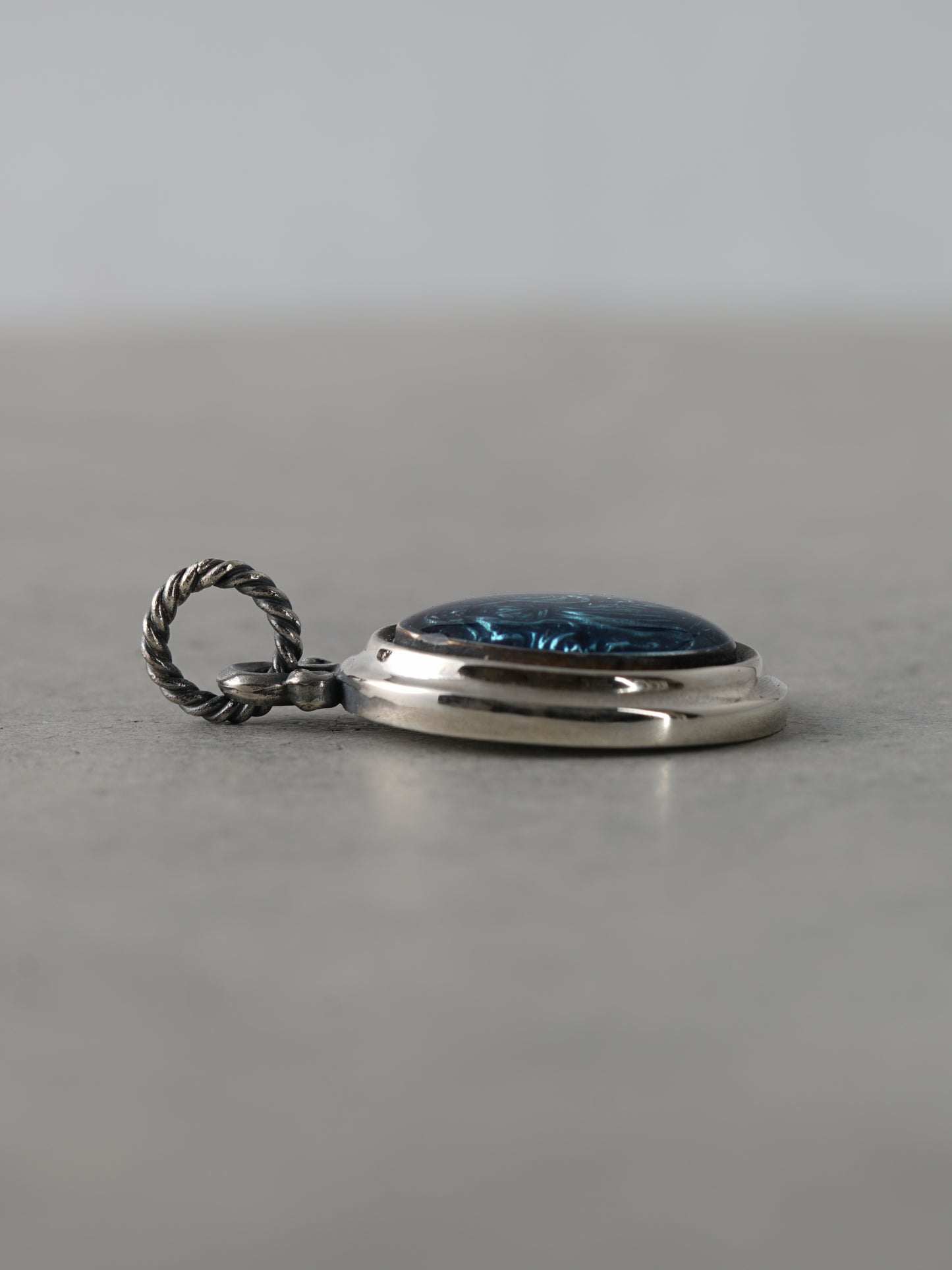 QN26P Maria Oval Pendant Polish ver.