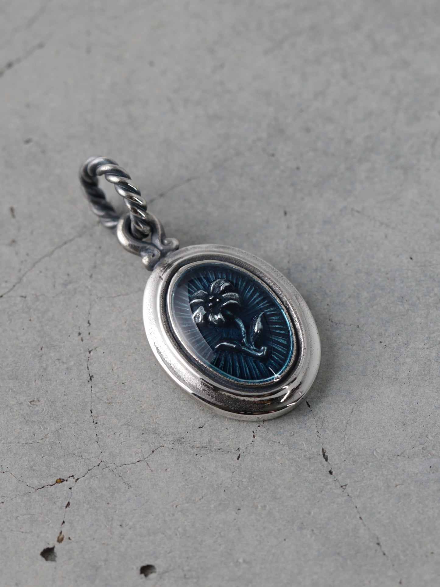 QN27P Lily Oval Pendant Polish ver.
