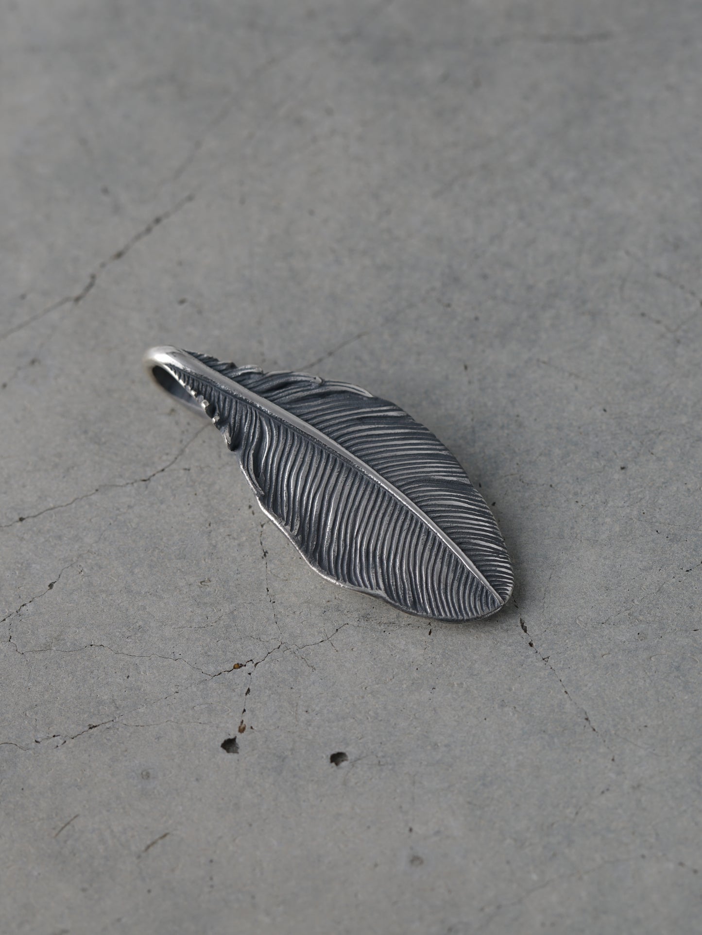 QN33P Feather Pendant C Polish ver.