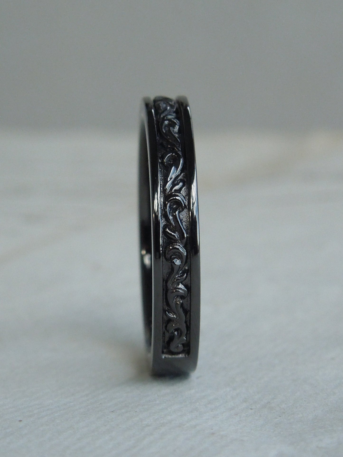 QSO049 Flat Scroll Ring Black Custom