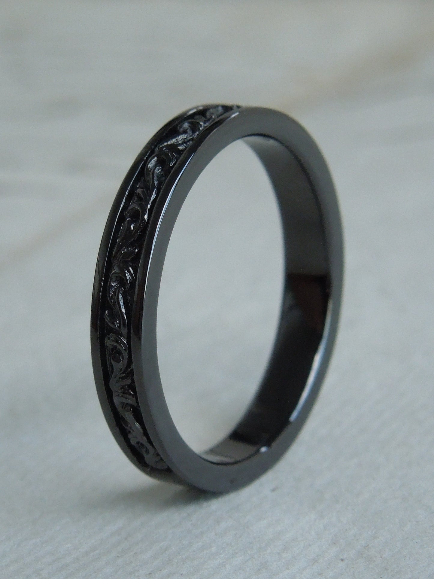 QSO049 Flat Scroll Ring Black Custom
