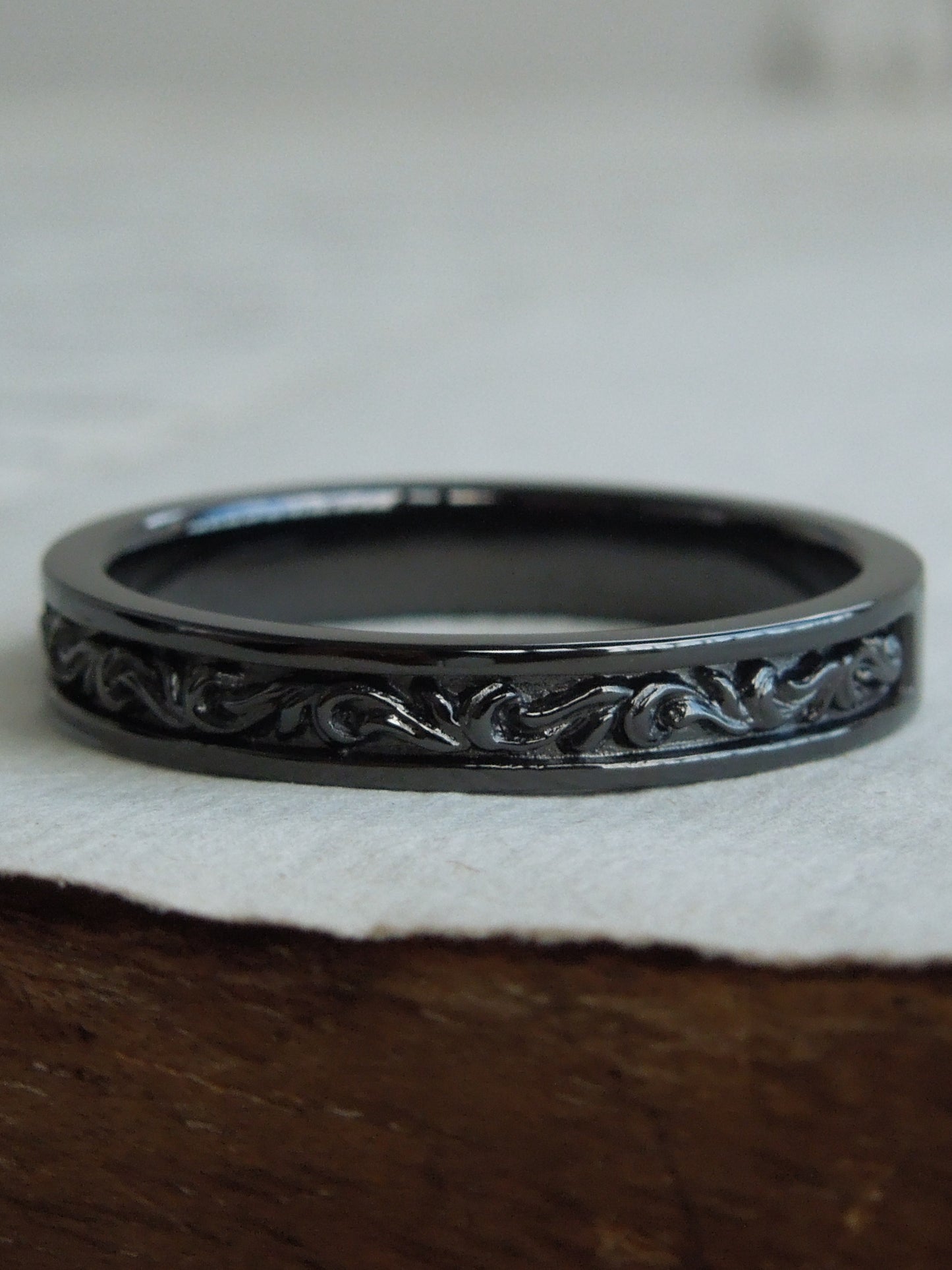 QSO049 Flat Scroll Ring Black Custom