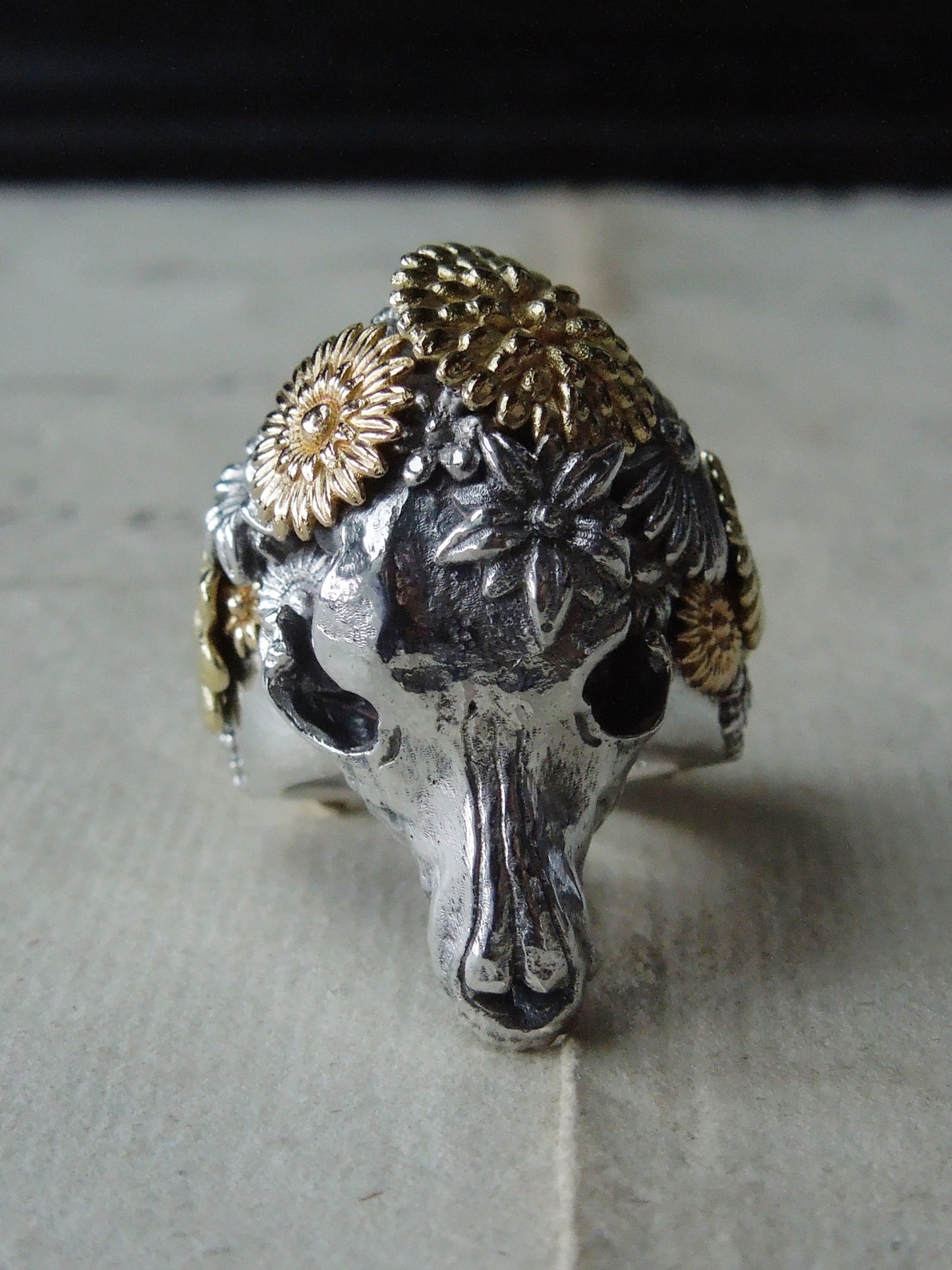 QFO028 Flower Dog Skull Ring