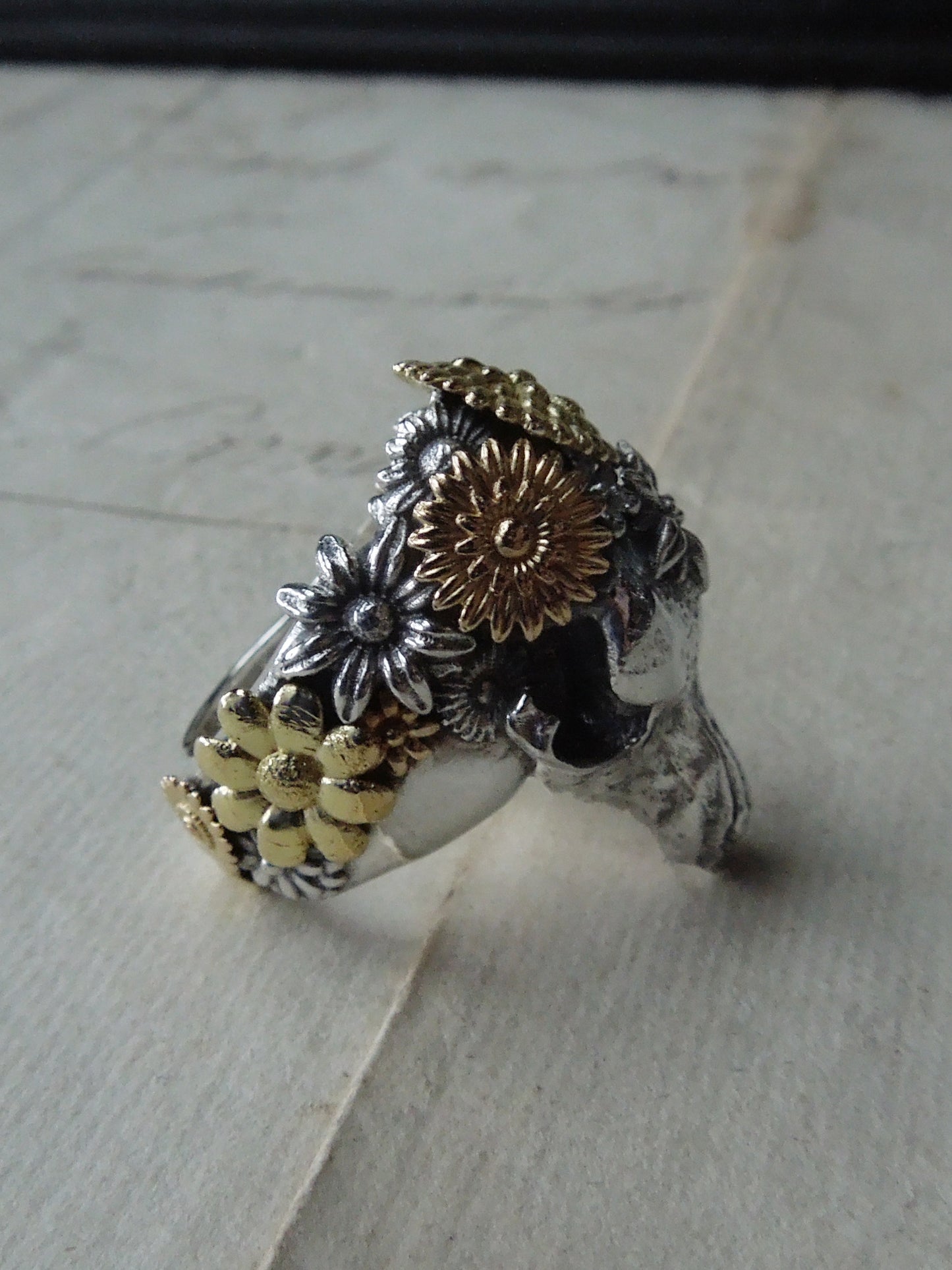 QFO028 Flower Dog Skull Ring