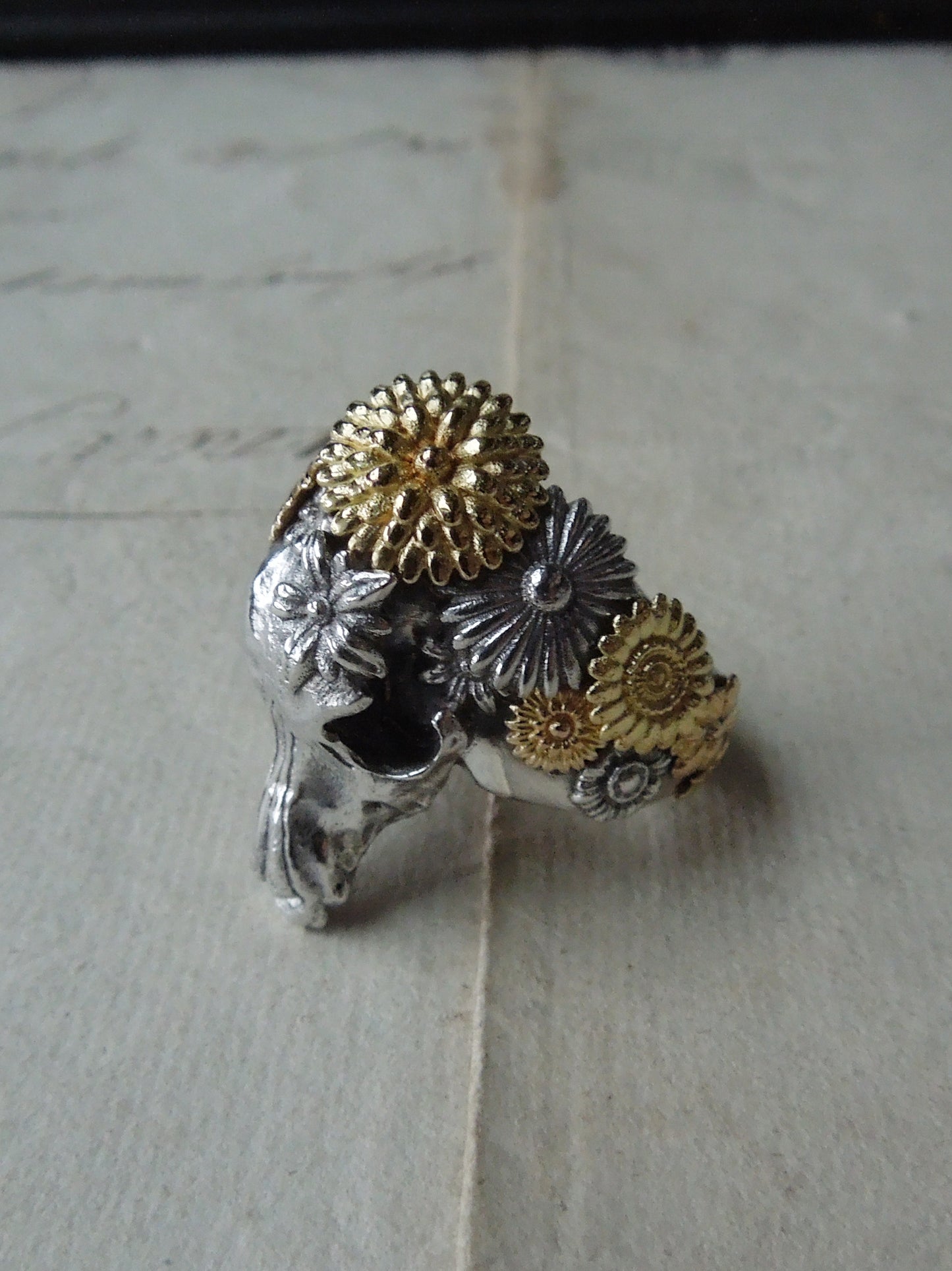 QFO028 Flower Dog Skull Ring