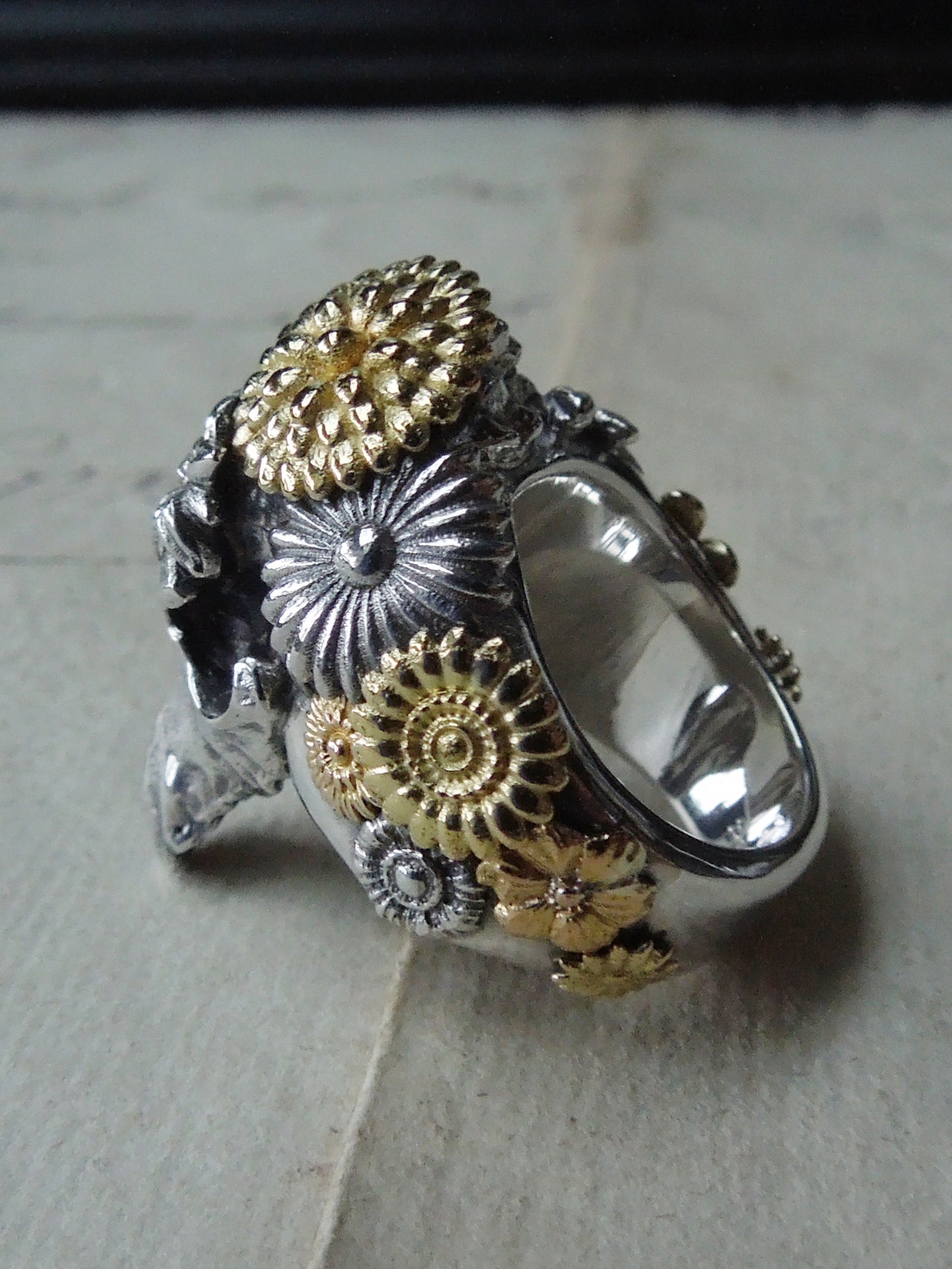 QFO028 Flower Dog Skull Ring