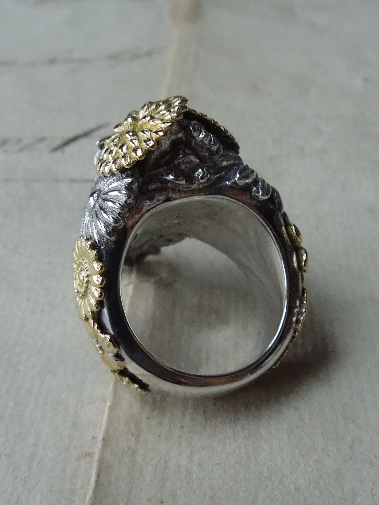 QFO028 Flower Dog Skull Ring