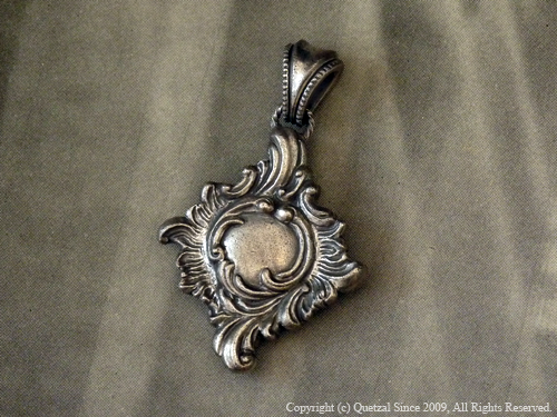 QN35 Rococo Pendant