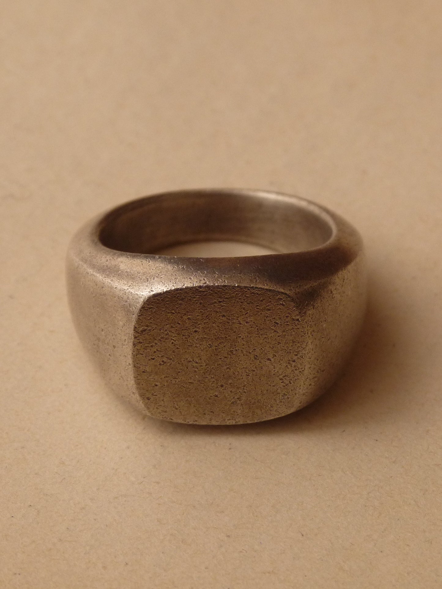 QFO064 Simple Signet Ring