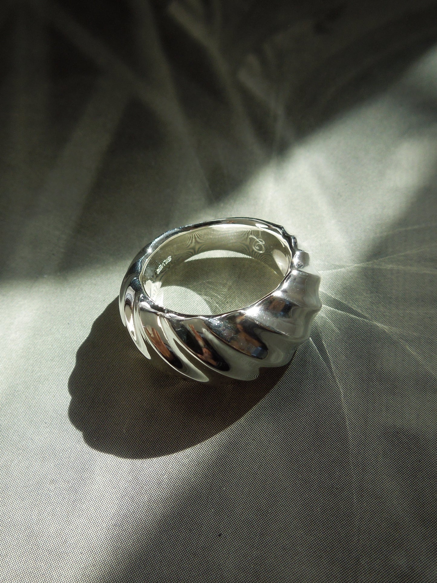 QSO071 Large Twist Ring Custom