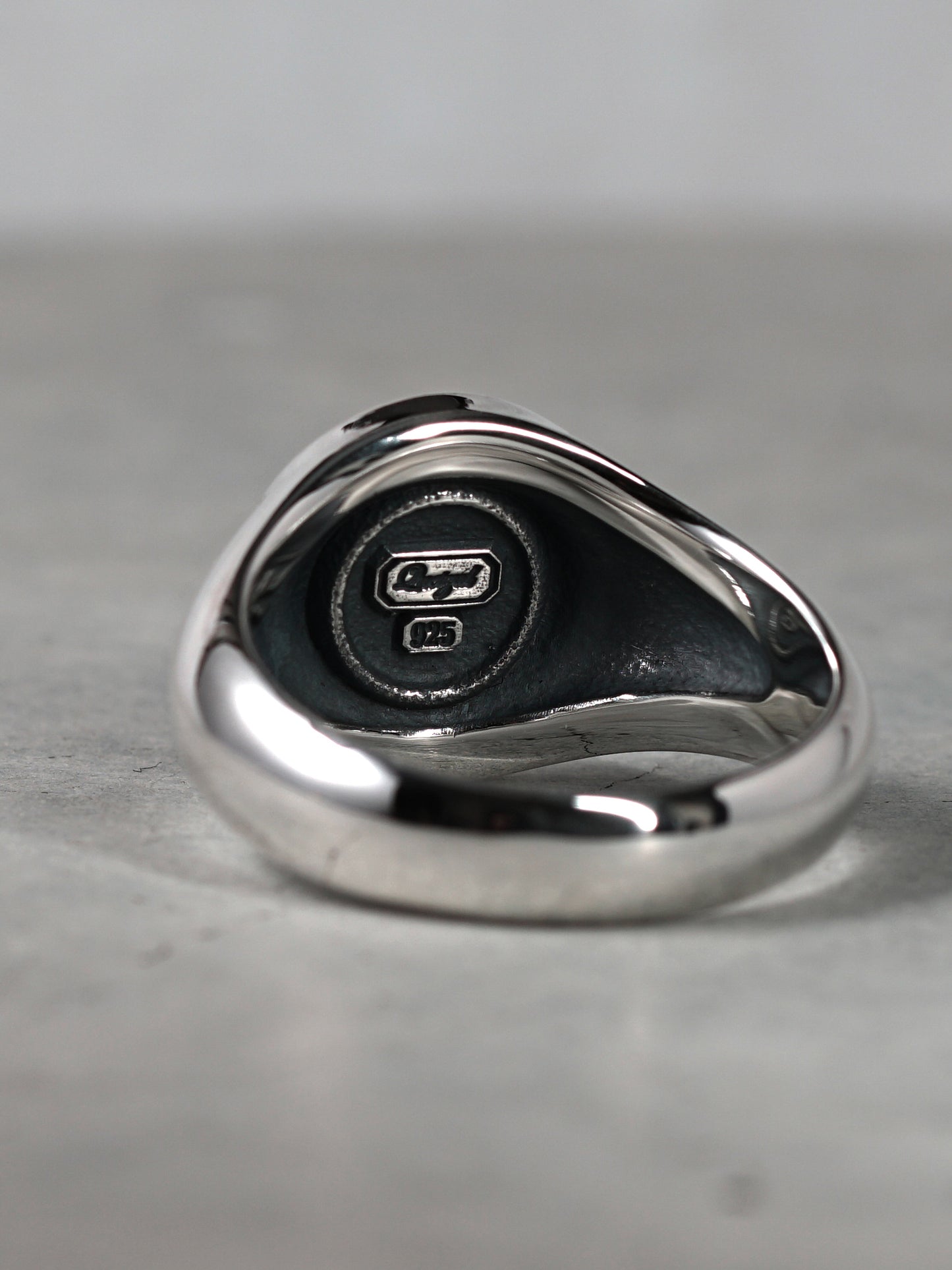 QR37MP Scroll Signet Ring 'Round' M Polish ver.