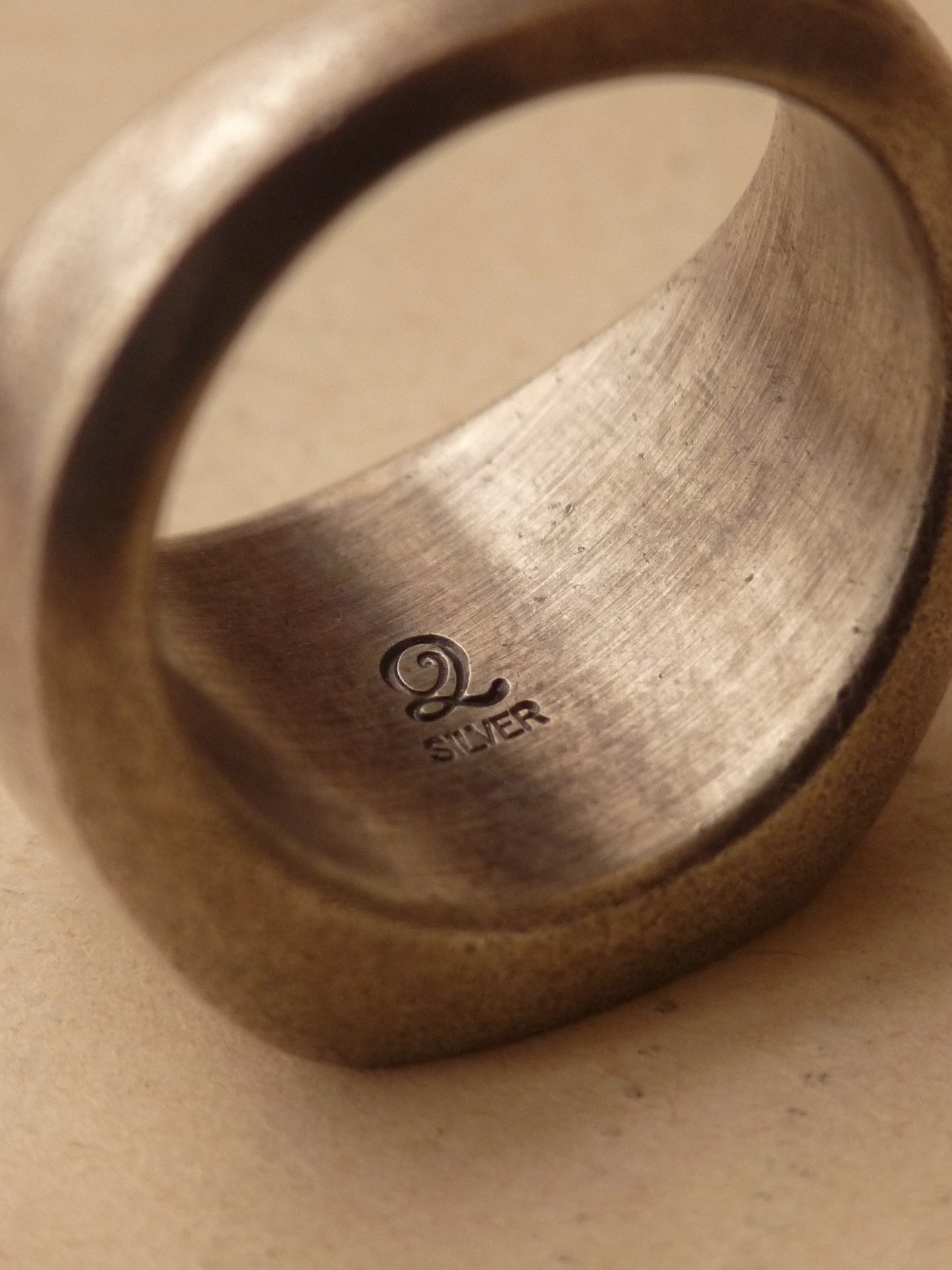 QFO064 Simple Signet Ring