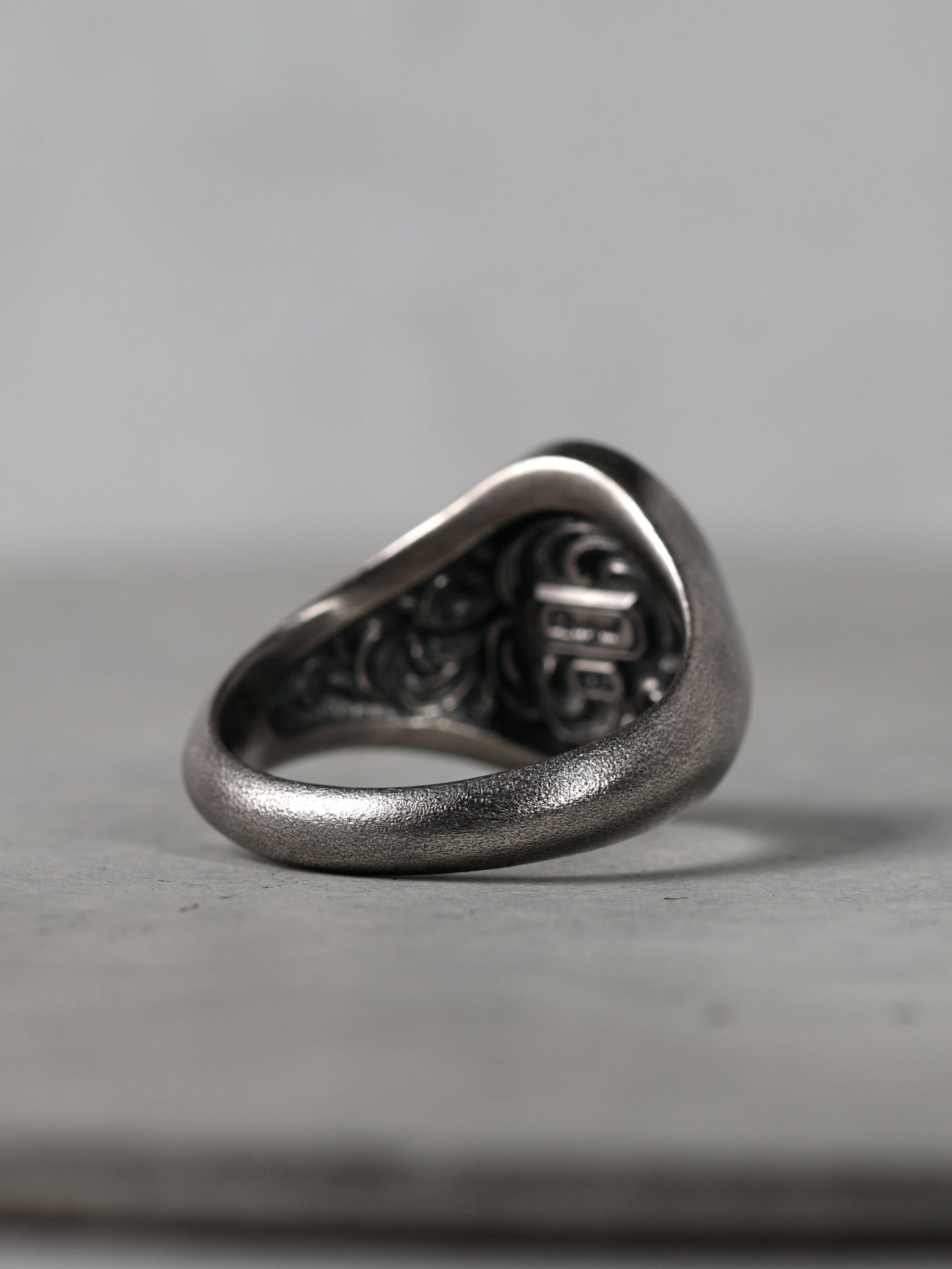 QR35MA Scroll Signet Ring 'Inside' M Antique ver.