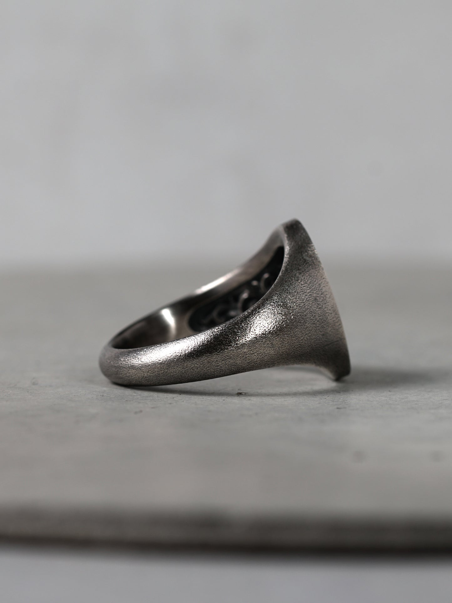 QR35SA Scroll Signet Ring 'Inside' S Antique ver.