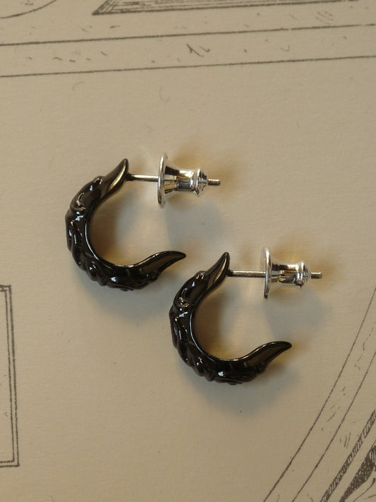 QFO006 Black Scroll Pierce