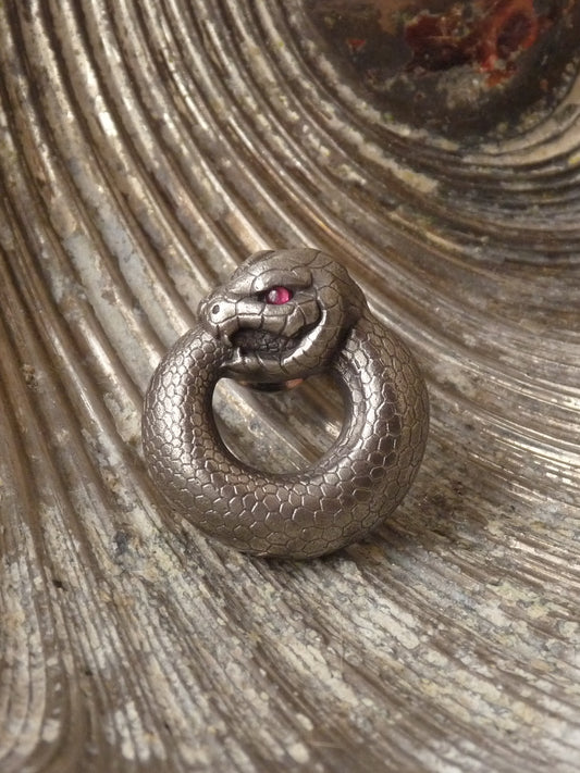 QFO069 Snake Pin