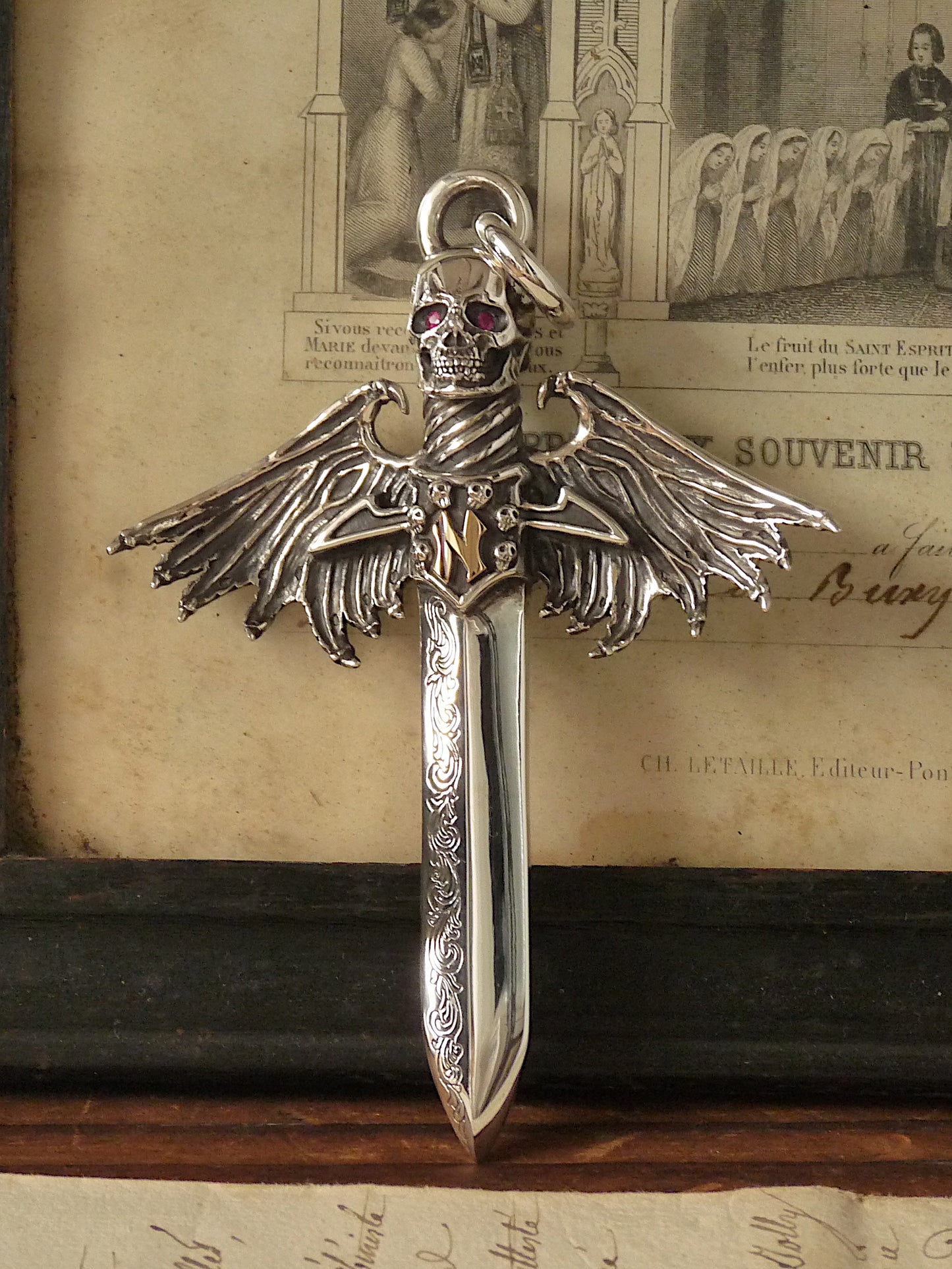 QFO067 Skull Sword Pendant