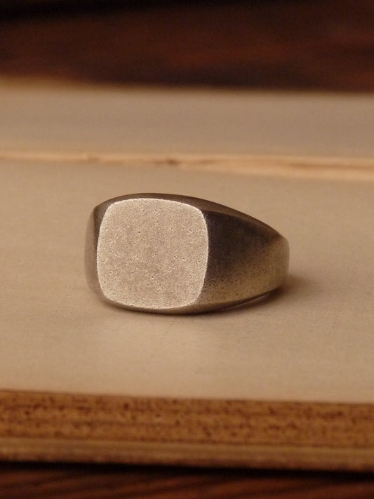 QFO064 Simple Signet Ring