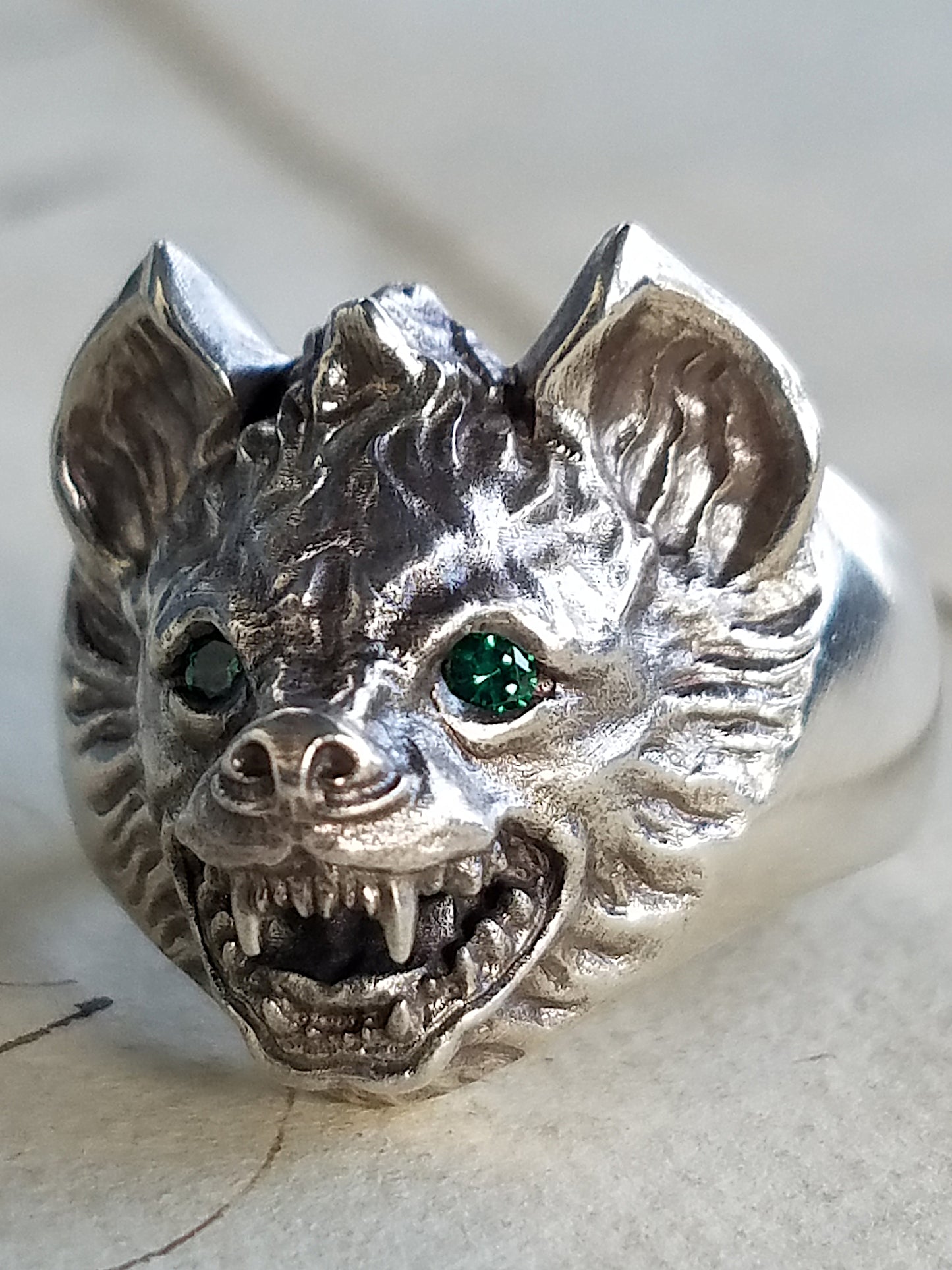 QFO039 Hyena Ring