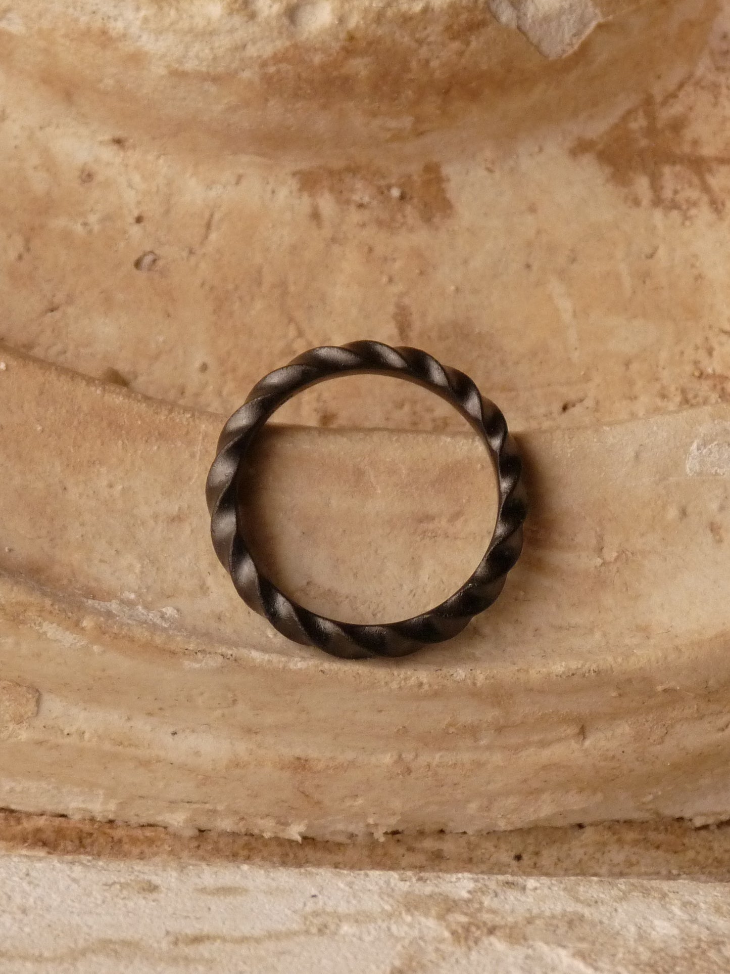 QSO155 Twist Ring Black Custom 2