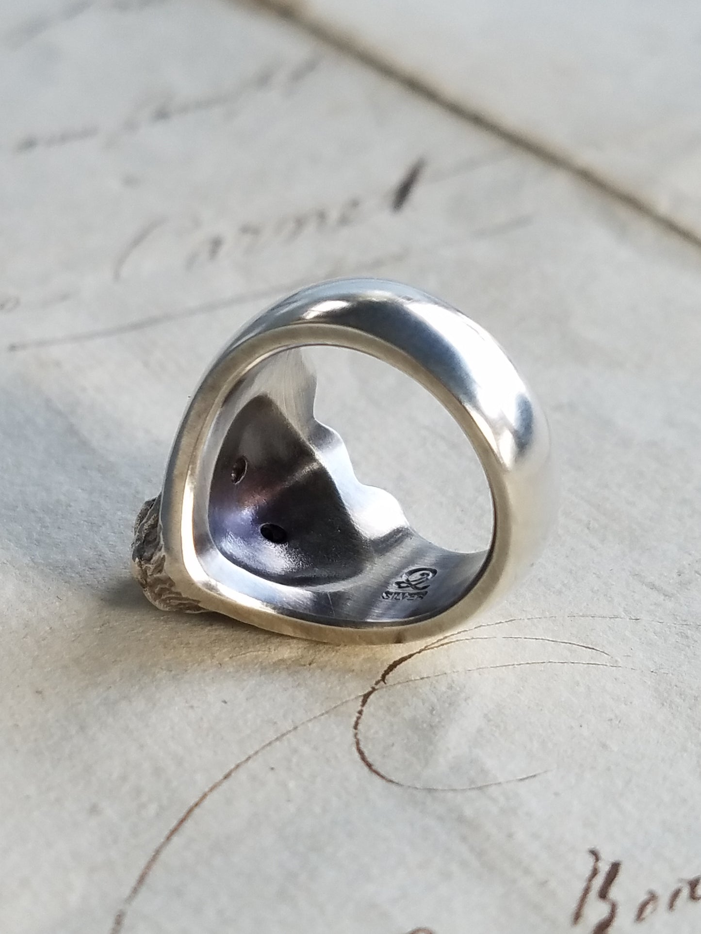 QFO039 Hyena Ring