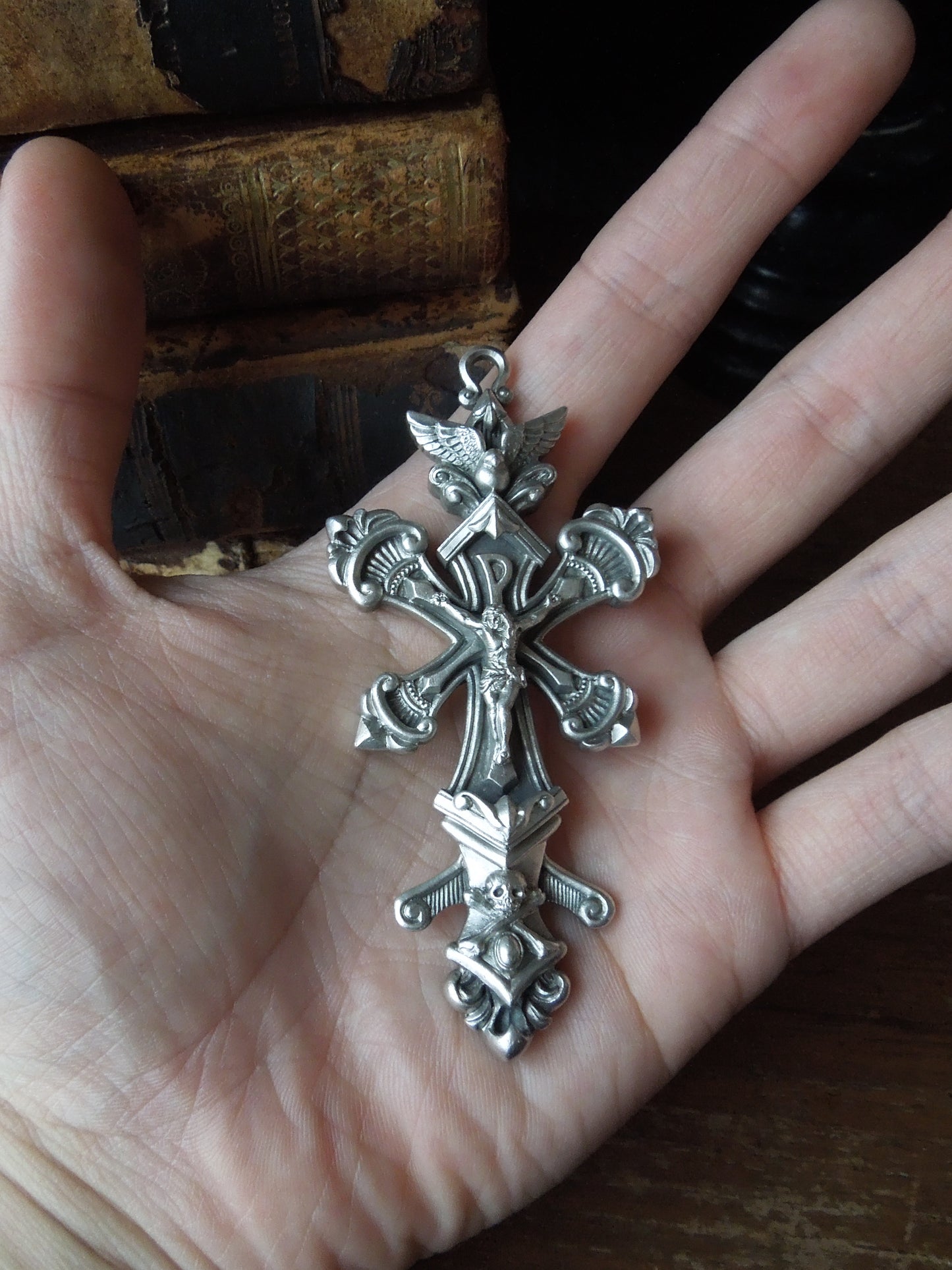 QFO043 Labarum Cross Pendant