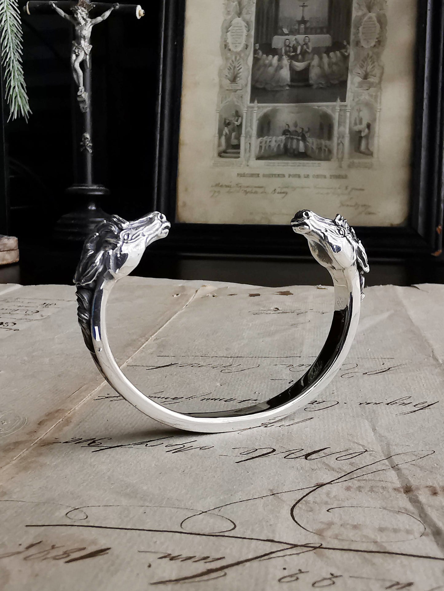 QFO035 Horse & Scroll Bangle