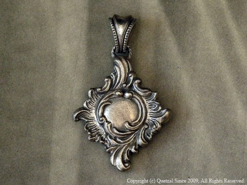 QN35 Rococo Pendant