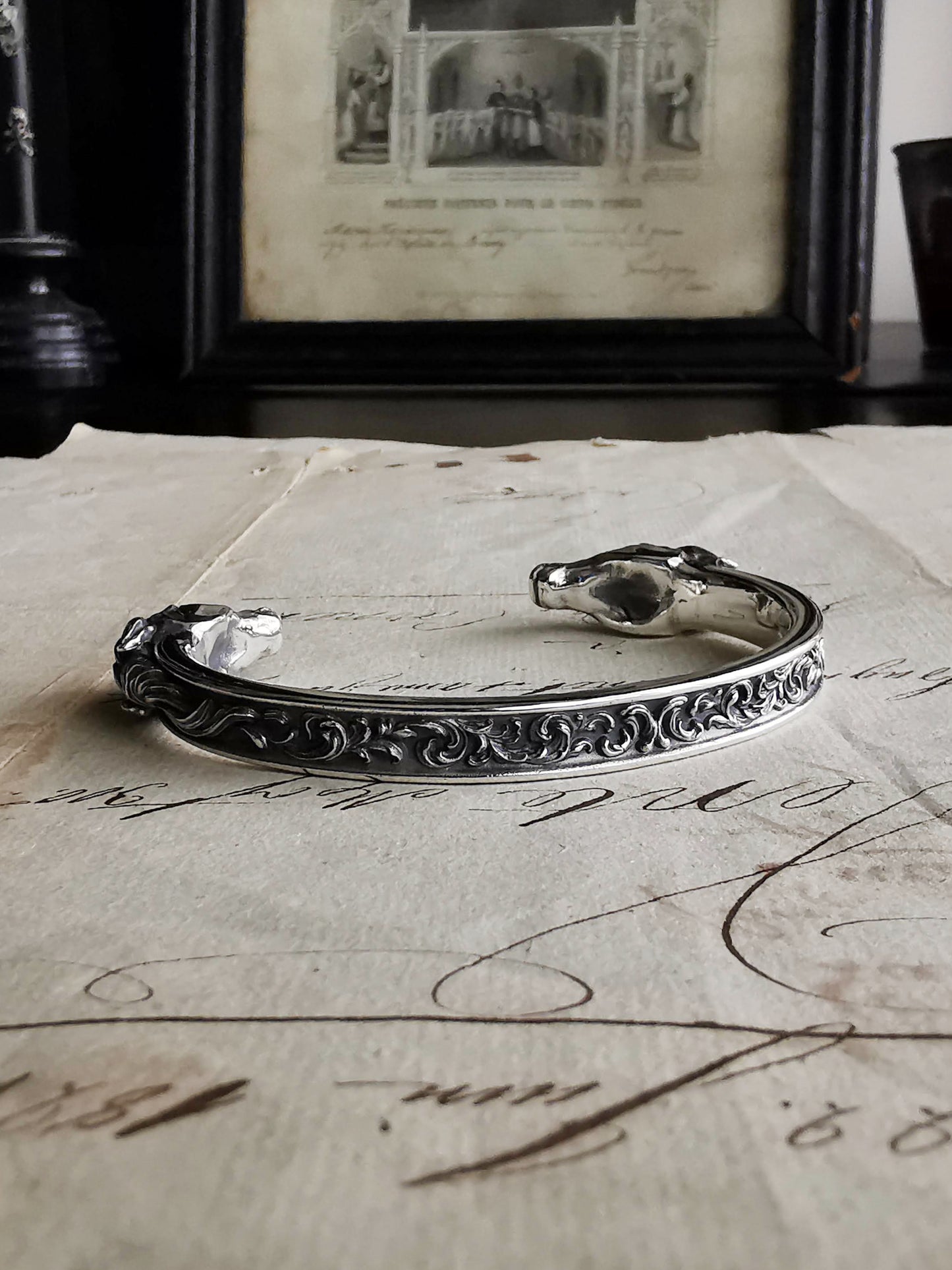 QFO035 Horse & Scroll Bangle