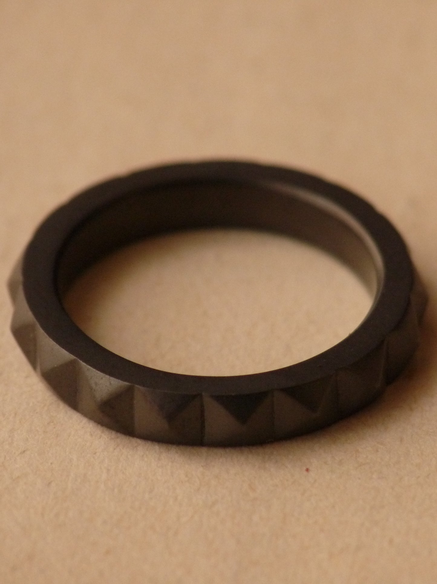 QSO139 Studs Ring Black Custom