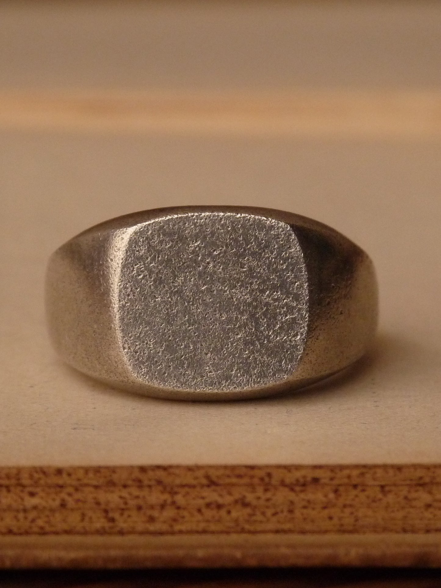 QFO064 Simple Signet Ring