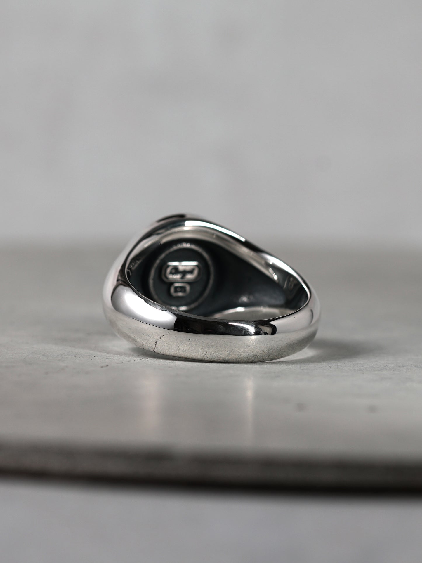 QR37MP Scroll Signet Ring 'Round' M Polish ver.