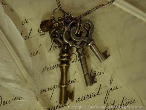 QN03 Brocante Key Necklace B