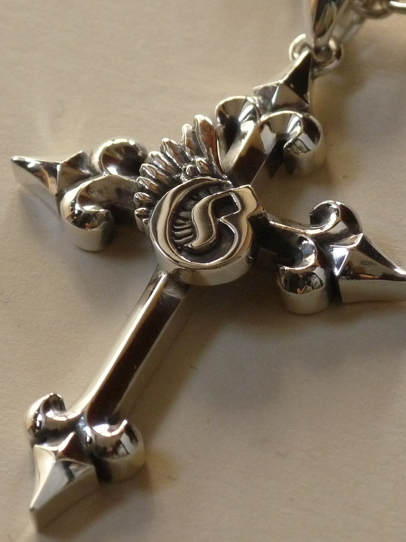 QFO018 Cross Pendant