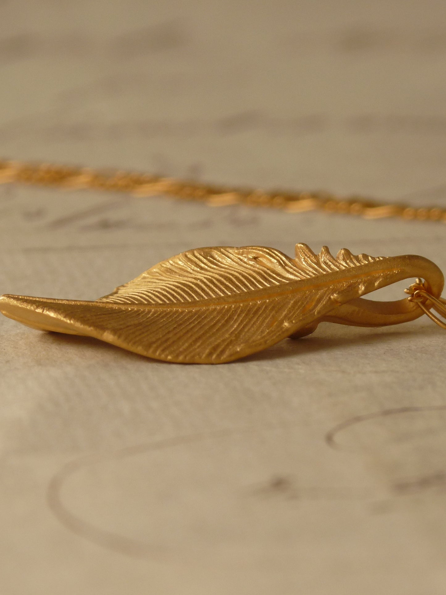 QSO38 Feather Necklace Gold Coating Custom