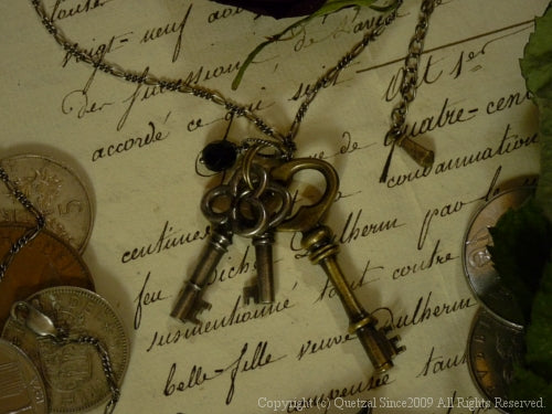 QN02 Brocante Key Necklace A