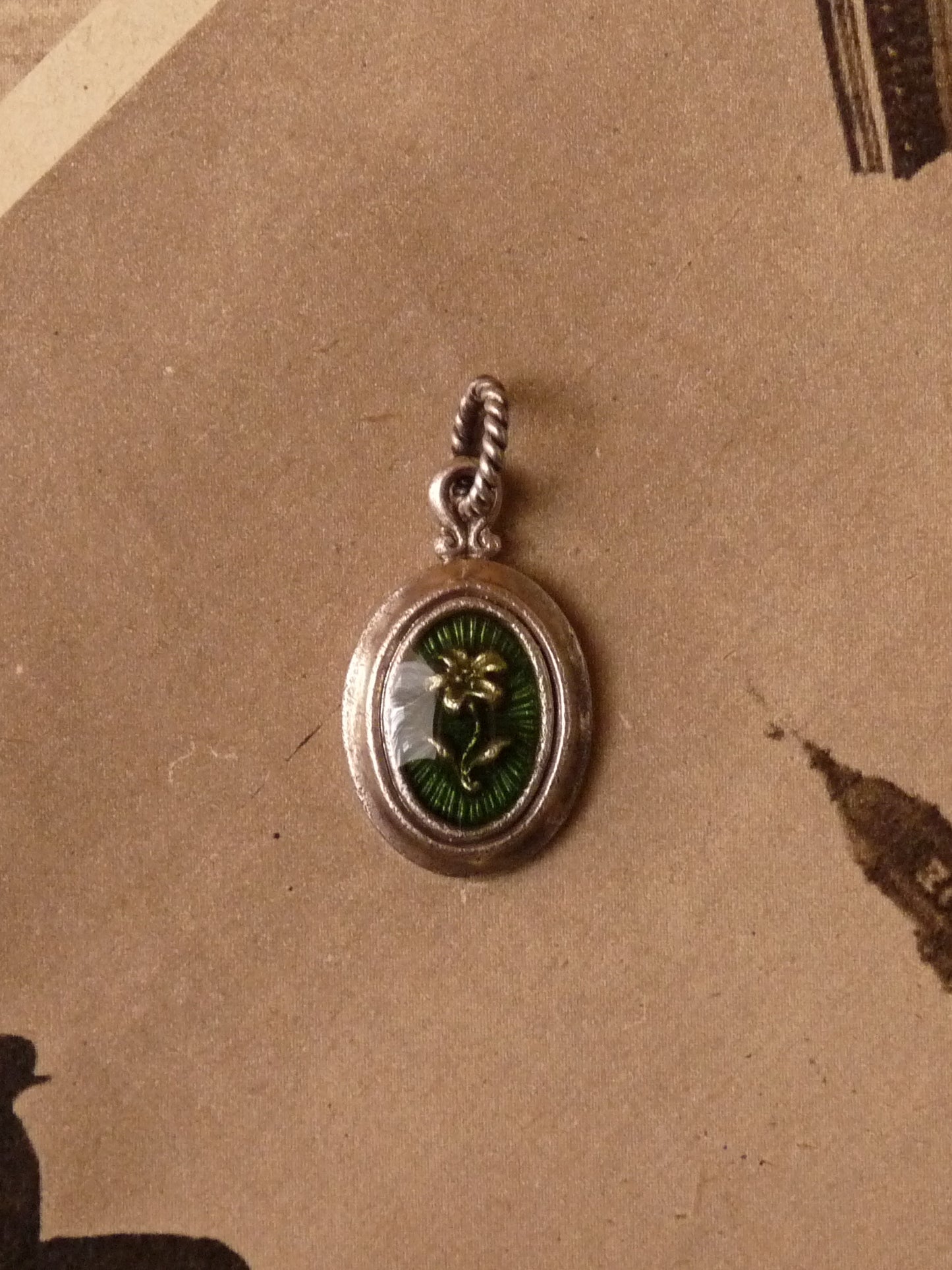 QSO074 Lily Oval Pendant Custom