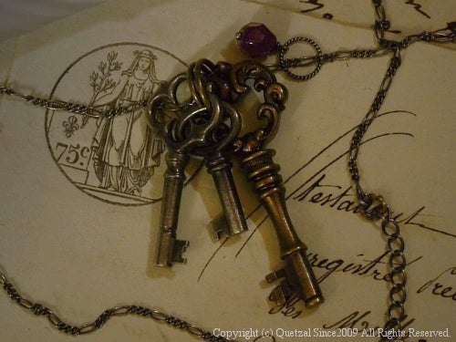 QN04 Brocante Key Necklace C