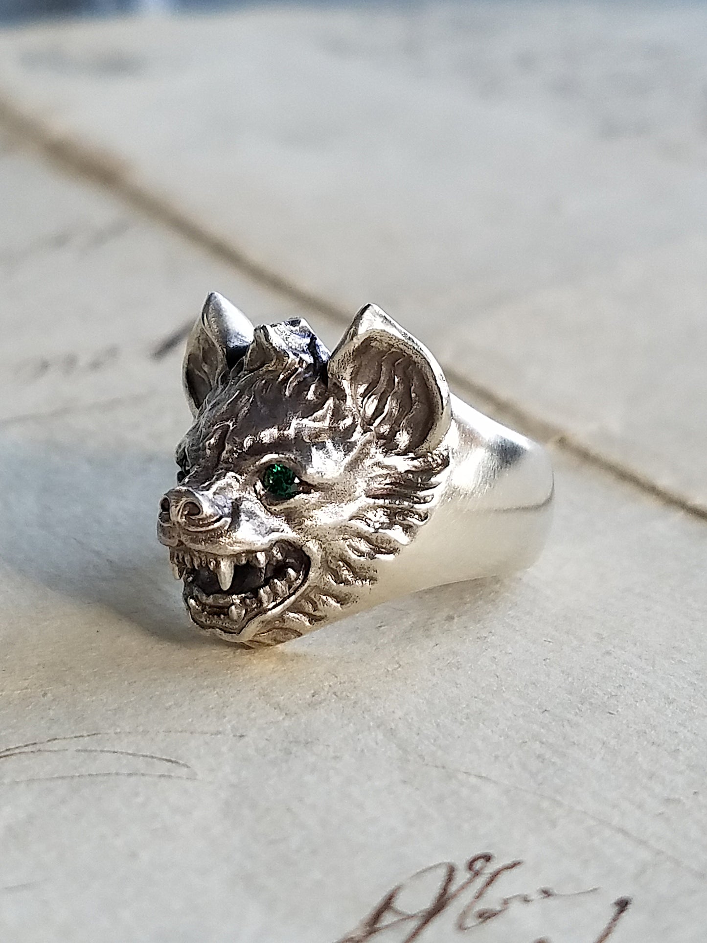 QFO039 Hyena Ring