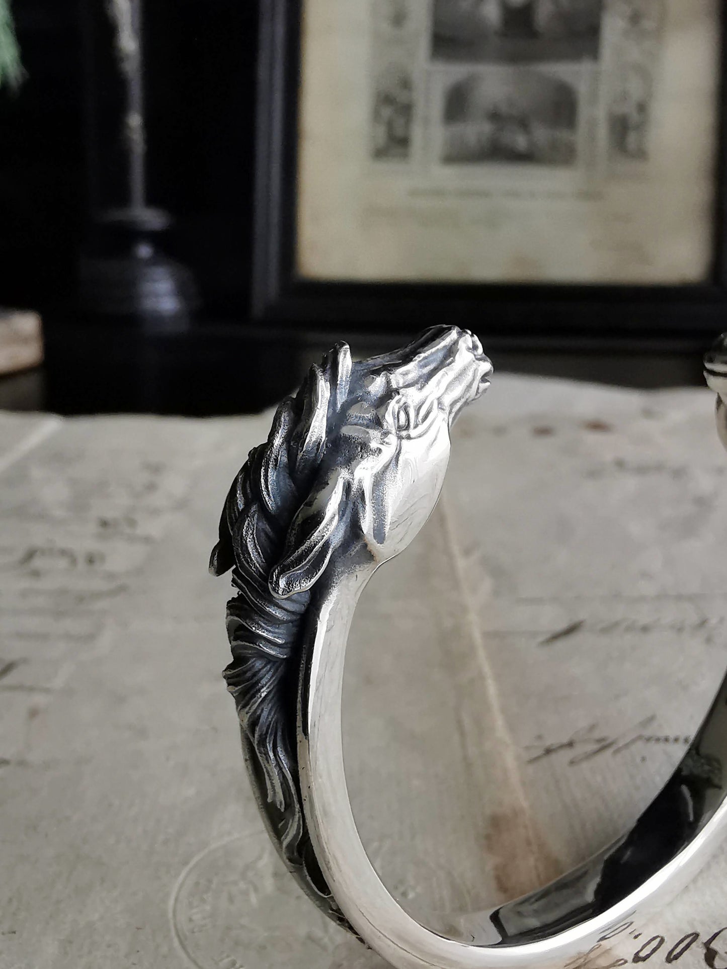 QFO035 Horse & Scroll Bangle