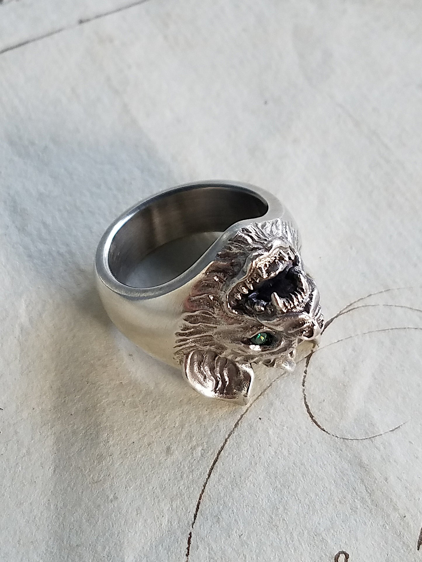 QFO039 Hyena Ring